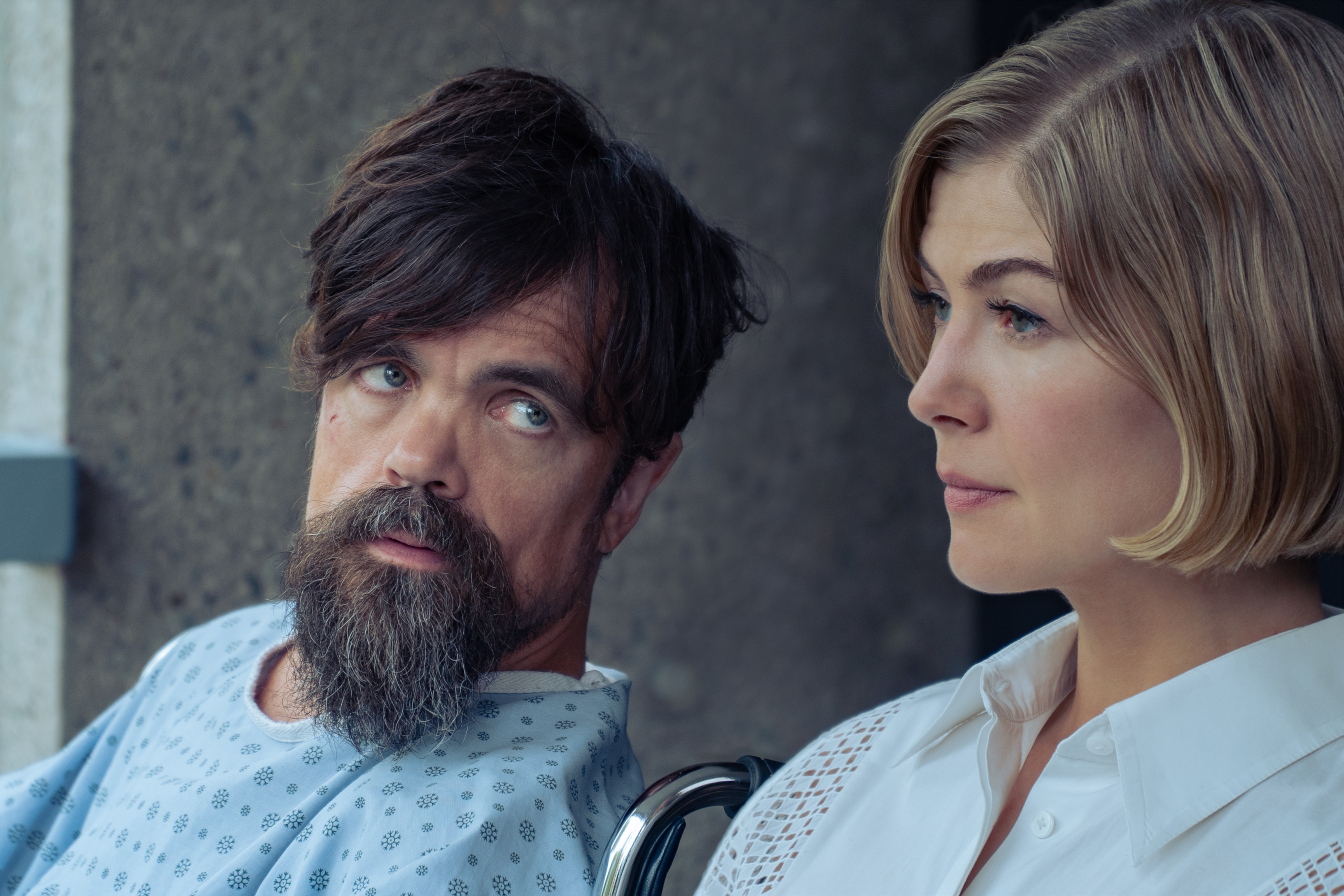 I Care A Lot Movie Review Rosamund Pike Is In Gone Girl Mode In Devilishly Entertaining Dark Comedy On Netflix Hindustan Times