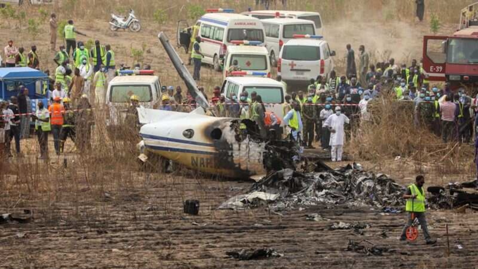 7 killed in Nigerian air force passenger plane crash outside Abuja airport