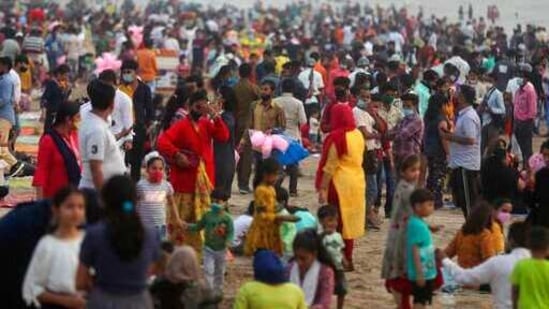 People crowd Juhu beach in Mumbai, India, Friday, Feb. 19, 2021. Health officials have detected a spike in COVID-19 cases in several pockets of Maharashtra state, including in Mumbai, the country's financial capital. (AP Photo/Rafiq Maqbool)(AP)