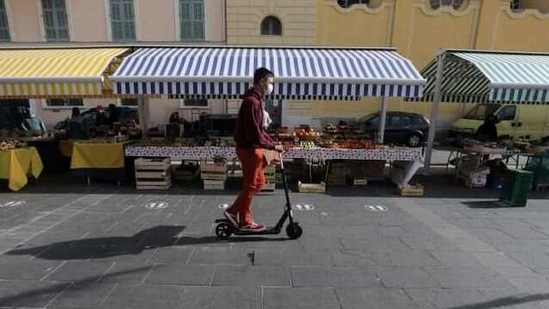 A man, wearing a protective face mask, rides his scooter in a local market in Nice amid the coronavirus disease (COVID-19) outbreak in France, February 18, 2021. REUTERS/Eric Gaillard(REUTERS)