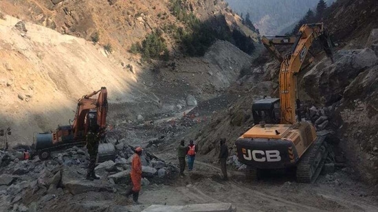 Heavy machinery being used by rescue workers in search and rescue operation in Tapovan.(HT Photo)