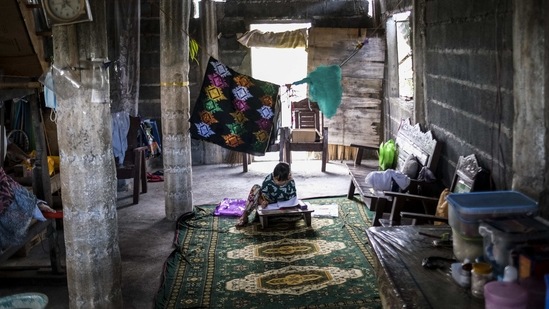 A child studies at a village home in Sultan Kudarat, Mindanao, the Philippines, on Wednesday, Feb. 17, 2021. Philippine�central bank Governor�Benjamin Diokno�said it�s "too early" to think about raising the policy rate even as inflation accelerated to the fastest in two years last month. Photographer: Veejay Villafranca/Bloomberg (Bloomberg) A child studies at a village home in Sultan Kudarat, Mindanao, the Philippines, on Wednesday, Feb. 17, 2021. Philippine�central bank Governor�Benjamin Diokno�said it�s "too early" to think about raising the policy rate even as inflation accelerated to the fastest in two years last month. Photographer: Veejay Villafranca/Bloomberg (Bloomberg)