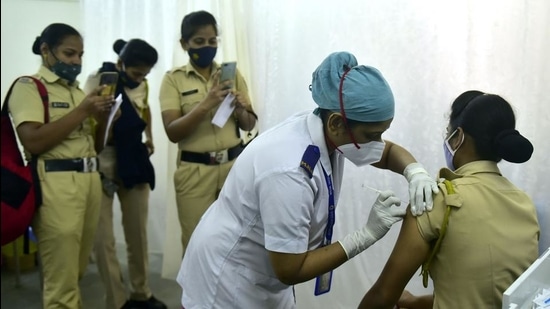 The civic body fears that lack of clarity may lead to further confusion and dampen the vaccination process in the third phase. (HT File) The civic body fears that lack of clarity may lead to further confusion and dampen the vaccination process in the third phase. (HT File)