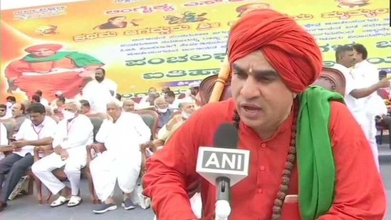 J Mruthyunjaya Swami speaks to the press during the rally. (ANI/Twitter) J Mruthyunjaya Swami speaks to the press during the rally. (ANI/Twitter)