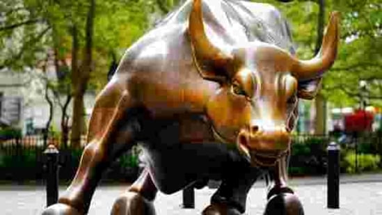 With the help of a truck and crane, Di Modica installed the bronze bull sculpture in New York’s financial district without permission on the night of Dec. 16, 1989.(AP)