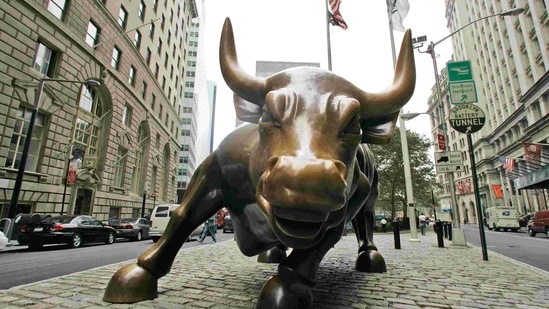 In the La Repubblica interview, Di Modica detailed how he, some 40 friends, a crane and a truck carried out a lightning-swift operation to plant the statue near Bowling Green park, a short stroll from the headquarters of the New York Stock Exchange, without official authorization.(AP)