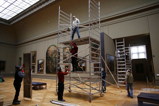 Workers at the Louvre museum set up a scaffolding in Paris.(AP) Workers at the Louvre museum set up a scaffolding in Paris.(AP)
