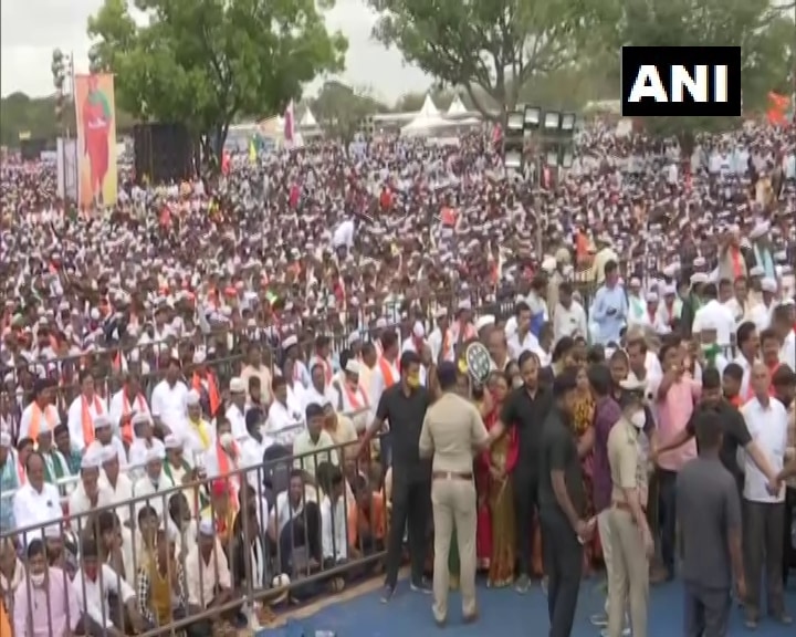 The Panchamasali Lingayat community is one of the largest sub-sect within the Lingayat community. Community members seen in huge numbers in Bengaluru. (ANI/Twitter) The Panchamasali Lingayat community is one of the largest sub-sect within the Lingayat community. Community members seen in huge numbers in Bengaluru. (ANI/Twitter)