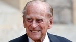   O príncipe William disse em 22 de fevereiro de 2021 que seu avô, o príncipe Philip, de 99 anos, está fazendo "OK" depois de passar quase uma semana no hospital. (AFP)