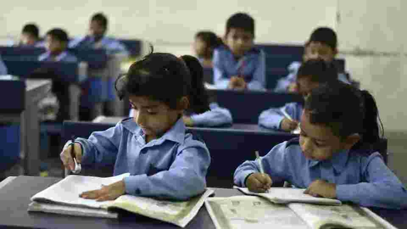 25,000 private school teachers, others to protest 30% fee cut in Karnataka