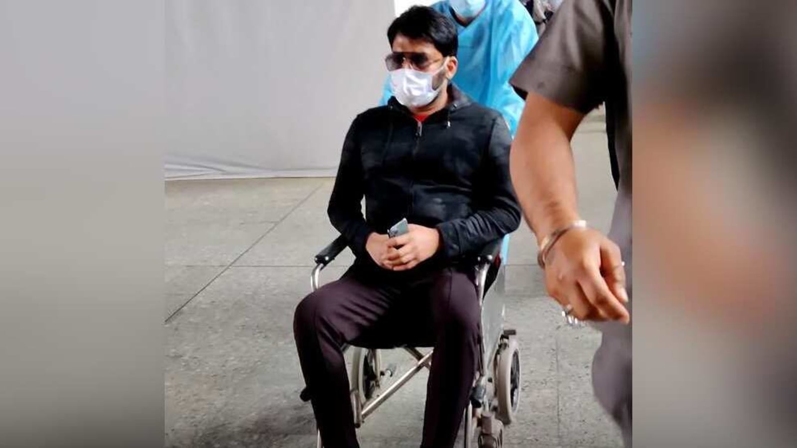 After Kapil Sharma was spotted at Mumbai airport on a wheelchair, Paparazzi gathered to ask him questions and he lost his cool.