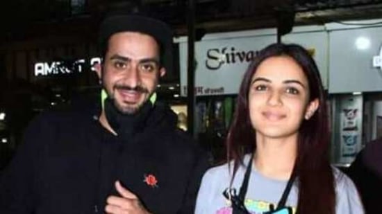 Aly Goni and Jasmin Bhasin were clicked on an outing together.(Varinder Chawla) Aly Goni and Jasmin Bhasin were clicked on an outing together.(Varinder Chawla)