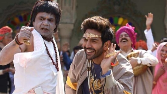 Kartik Aaryan and Rajpal Yadav in a still from Bhool Bhulaiyaa 2.