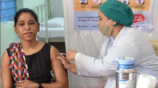 As per data from the district health office, until February 21, only five per cent or 2,895 of the 57,264 registered FLWs have been vaccinated. In PCMC this number stands at 34% of the 12,000 beneficiaries, which is 4,048. (HT PHOTO) As per data from the district health office, until February 21, only five per cent or 2,895 of the 57,264 registered FLWs have been vaccinated. In PCMC this number stands at 34% of the 12,000 beneficiaries, which is 4,048. (HT PHOTO)