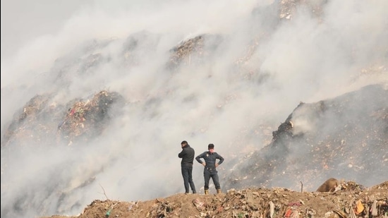 Dumping ground fire chokes Chandigarh Dumping ground fire chokes Chandigarh