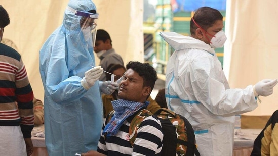Delhi on Monday registered 128 coronavirus disease (Covid-19) cases and one more related death.(HT Photo)