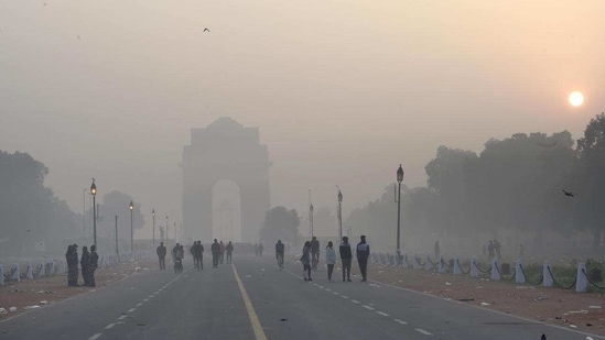 In the morning, the minimum temperature was recorded at 11 degrees Celsius. It was 10 degrees Celsius on Sunday.(HT Photo)