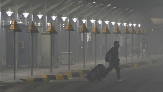 New Delhi, India - Nov. 10, 2020: A passenger arriving at Terminal 3 of IGI Airport amid heavy smog in the early morning hours, in New Delhi, India, on Tuesday, November 10, 2020. (Photo by Vipin Kumar/ Hindustan Times) (Vipin Kumar/HT PHOTO) New Delhi, India - Nov. 10, 2020: A passenger arriving at Terminal 3 of IGI Airport amid heavy smog in the early morning hours, in New Delhi, India, on Tuesday, November 10, 2020. (Photo by Vipin Kumar/ Hindustan Times) (Vipin Kumar/HT PHOTO)