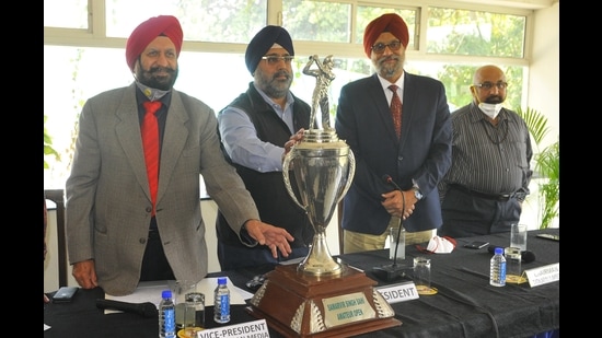 (From left) Chandigarh Golf Club vice-president Dr GS Kochhar, president Ravibir Singh Grewal, tournaments chairman GS Bakshi and Indian Golf Union tournament director Paramjit during a press conference on the eve of Samarvir Sahi Amateur Golf Championship in Chandigarh on Monday (Keshav Singh/HT) (From left) Chandigarh Golf Club vice-president Dr GS Kochhar, president Ravibir Singh Grewal, tournaments chairman GS Bakshi and Indian Golf Union tournament director Paramjit during a press conference on the eve of Samarvir Sahi Amateur Golf Championship in Chandigarh on Monday (Keshav Singh/HT)