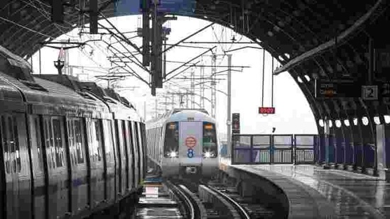 The Delhi Metro had resumed services with curtailed operation on the Yellow Line from September 7 after being closed for over five months. (Sanchit Khanna/HT PHOTO) The Delhi Metro had resumed services with curtailed operation on the Yellow Line from September 7 after being closed for over five months. (Sanchit Khanna/HT PHOTO)