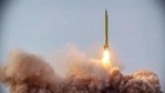 Neste arquivo de foto divulgado em 16 de janeiro de 2021, pela Guarda Revolucionária Iraniana, um míssil é lançado em uma simulação no Irã (AP)