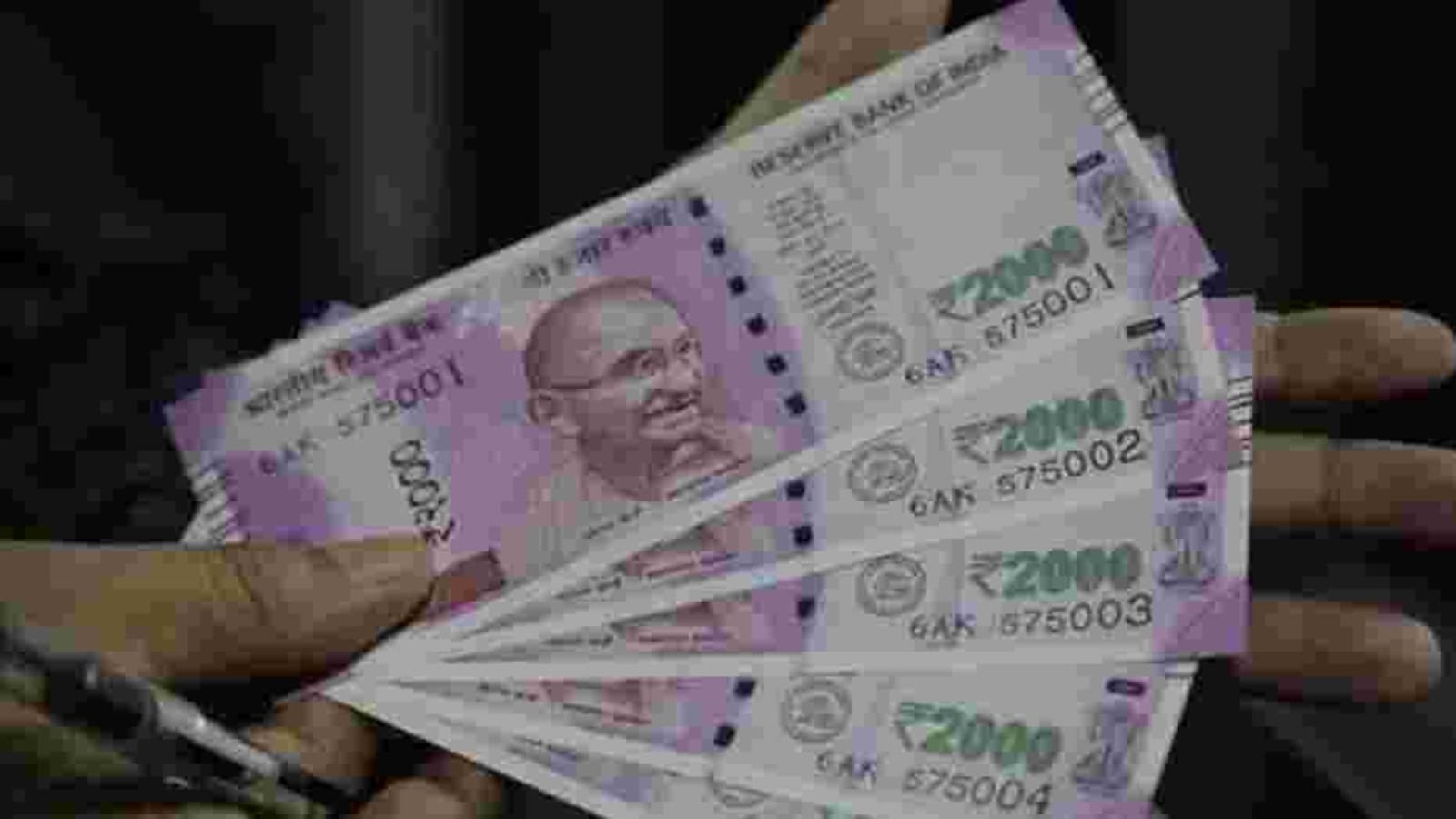 indian-firms-likely-to-give-an-average-salary-hike-of-7-7-hindustan