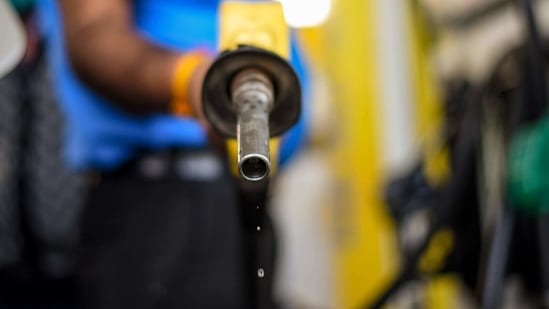 A petrol pump attendant filling fuel into a vehicle.(Amal KS/ Hindustan Times)