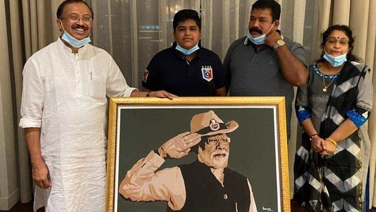 Saran Sasikumar, a class IX student in Dubai, created a six-layered stencil portrait of Modi, to mark Republic Day on January 26.(Twitter) Saran Sasikumar, a class IX student in Dubai, created a six-layered stencil portrait of Modi, to mark Republic Day on January 26.(Twitter)