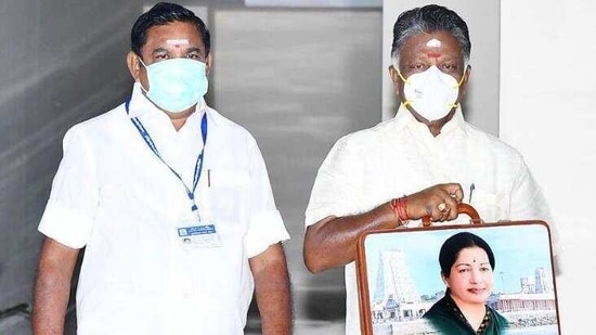 Tamil Nadu deputy chief minister O Paneerselvam and chief minister Edappadi Palaniswami.(HT photo) Tamil Nadu deputy chief minister O Paneerselvam and chief minister Edappadi Palaniswami.(HT photo)
