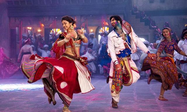Deepika Padukone and Ranveer Singh in a song sequence in Goliyon Ki Raasleela Ram-Leela Deepika Padukone and Ranveer Singh in a song sequence in Goliyon Ki Raasleela Ram-Leela