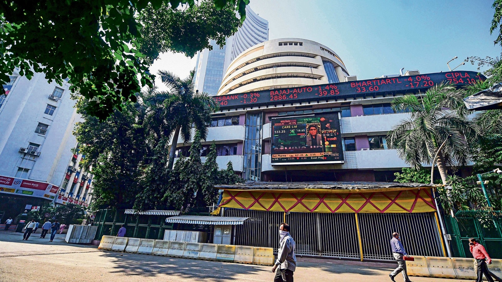 hindustantimes.com - {'@type':'Thing','name':'Bloomberg'} - NSE halts trading after telecom disruption