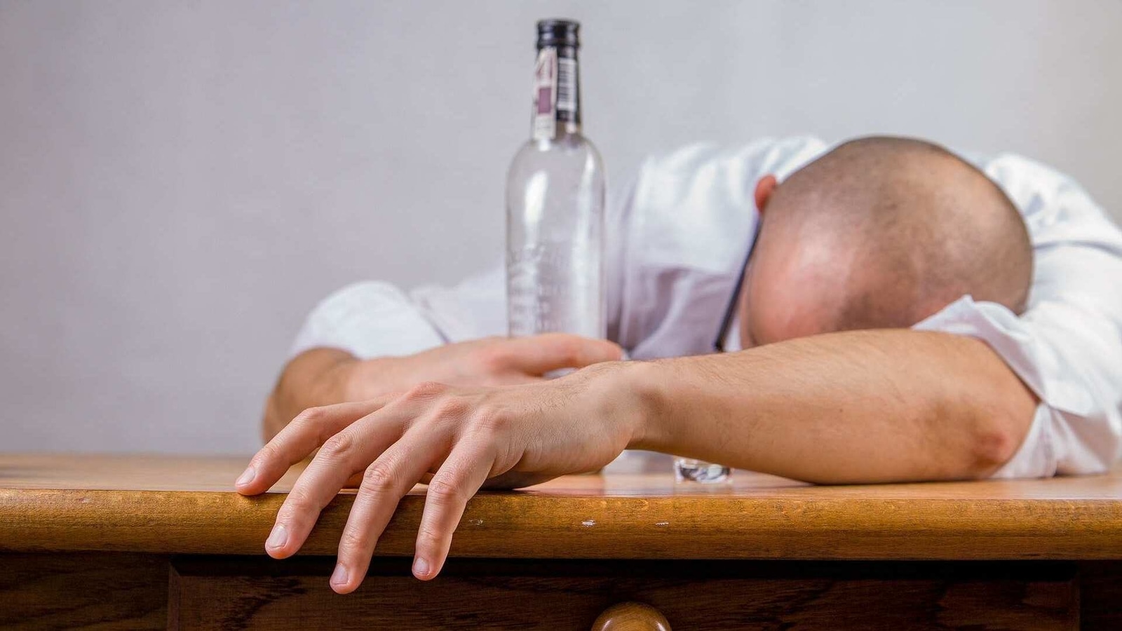 Study reveals certain occupations may be linked with heavy drinking