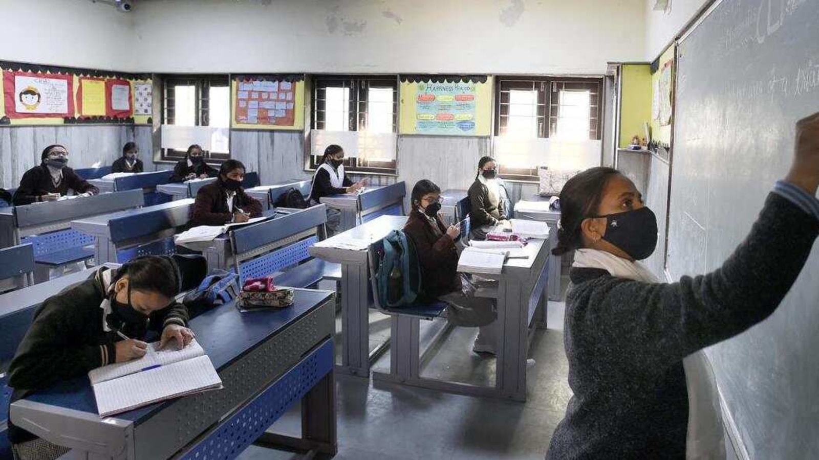 Delhi govt schools to assess students up to class 8 on the basis of worksheets this year | Latest News Delhi - Hindustan Times