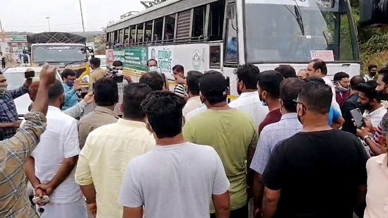 People from Kasaragod stage a protest at Karnataka-Kerala border in Mangaluru against the Karnataka Government's order to produce RT PCR test report before entering Karnataka,.(ANI) People from Kasaragod stage a protest at Karnataka-Kerala border in Mangaluru against the Karnataka Government's order to produce RT PCR test report before entering Karnataka,.(ANI)