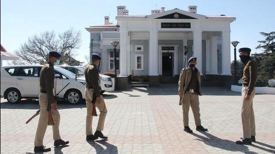 Security personnel standing outside the gate of Himachal Pradesh Vidhan Sabha in Shimla on Wednesday. (Deepak Sansta/HT)