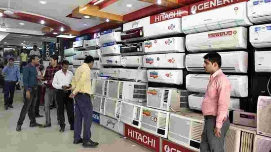 Customers are being given discounts and cashback offers on several product categories such as TVs, laptops, mobile phones, air conditioners and refrigerators.(Mohd Zakir/HT File Photo) Customers are being given discounts and cashback offers on several product categories such as TVs, laptops, mobile phones, air conditioners and refrigerators.(Mohd Zakir/HT File Photo)
