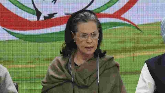 Congress president Sonia Gandhi lashed out at the government over soaring fuel prices and asked the Centre to alleviate the concerns raised by protesting farmers.(Vipin Kumar/HT PHOTO)