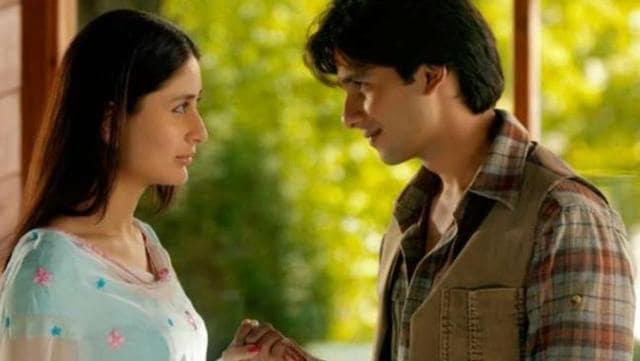 Shahid Kapoor and Kareena Kapoor Khan in Jab We Met (2007). Shahid Kapoor and Kareena Kapoor Khan in Jab We Met (2007).