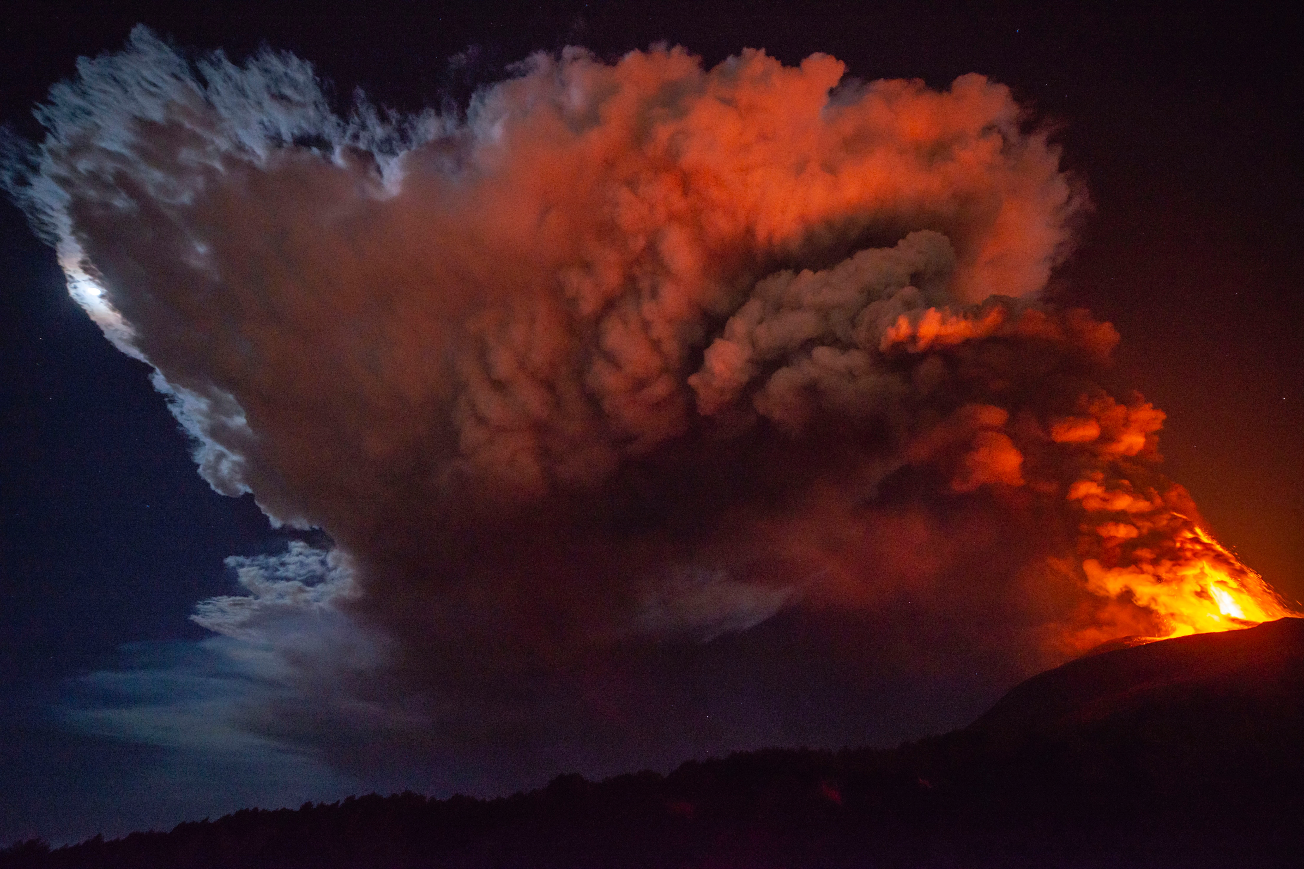 This is the fifth episode in a series of Mt. Etna eruptions which have been occurring over the past week.(AP) This is the fifth episode in a series of Mt. Etna eruptions which have been occurring over the past week.(AP)