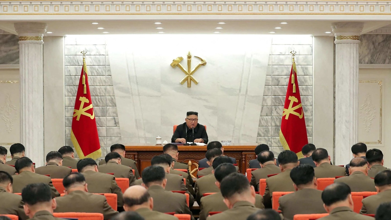 북한의 김은 “세대 교체”에서 새로운 해군, 공군의 수장을 임명한다