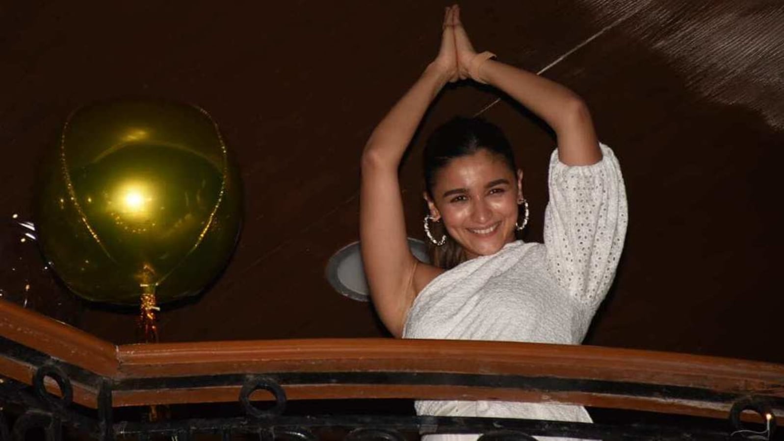 Alia Bhatt Does A Gangubai Kathiawadi Style Namaste During Sanjay Leela Bhansalis Birthday 2308