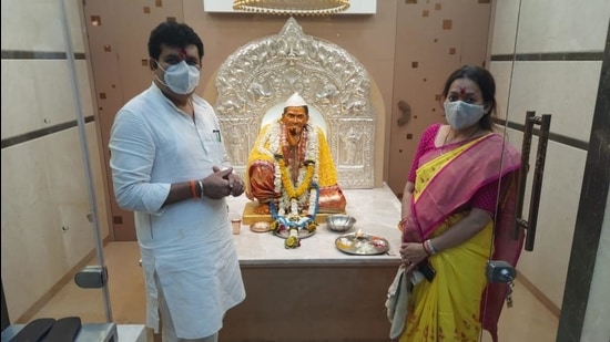 Sena minister Sanjay Rathod at Pohradevi temple. (HT FILE) Sena minister Sanjay Rathod at Pohradevi temple. (HT FILE)