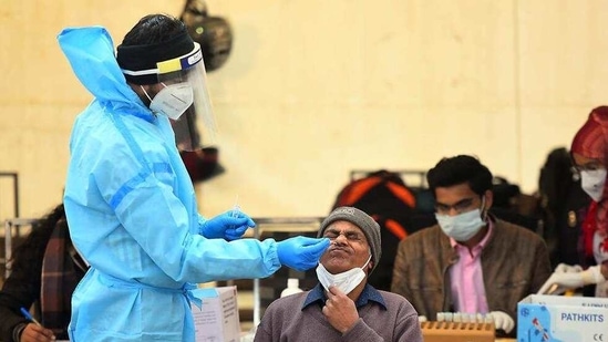 The number of tests in the city, meanwhile, has seen a considerable dip from peak levels over the past few weeks.(Raj K Raj/HT file photo) The number of tests in the city, meanwhile, has seen a considerable dip from peak levels over the past few weeks.(Raj K Raj/HT file photo)