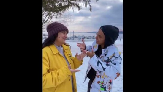 The clip features Dosani along with her mother Mona and her friend Bunny.(Instagram/@ruheedosani) The clip features Dosani along with her mother Mona and her friend Bunny.(Instagram/@ruheedosani)