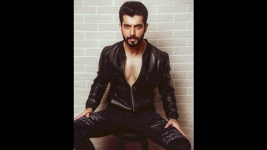 Actor Sharad Malhotra is best known for his TV shows such as Banoo Main Teri Dulhan, Bharat Ka Veer Putra – Maharana Pratap and Kasam Tere Pyaar Ki.