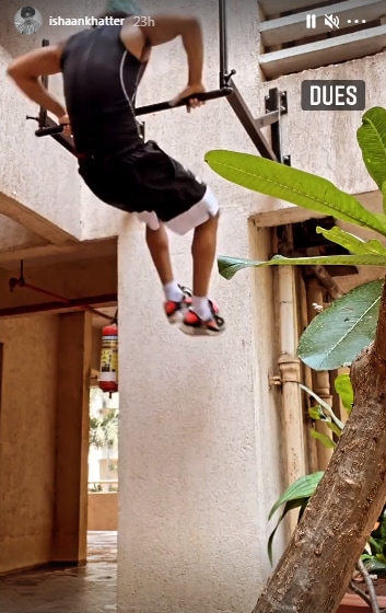 Ishaan Khatter during a badass pullup session (Instagram/ishaankhatter)