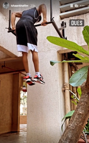 Ishaan Khatter during a badass pullup session (Instagram/ishaankhatter)