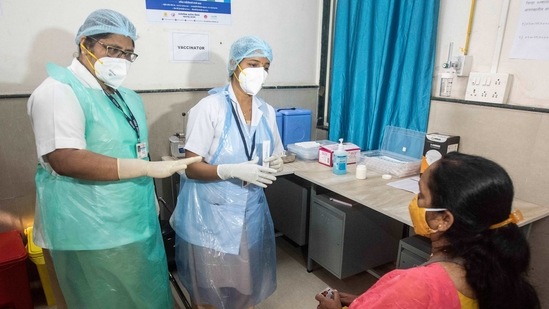 Scientists are also keeping a track of a variant with the N440K mutation that might be transmitting at a slightly faster pace than other variants in India.(Pratham Gokhale/HT file photo) Scientists are also keeping a track of a variant with the N440K mutation that might be transmitting at a slightly faster pace than other variants in India.(Pratham Gokhale/HT file photo)