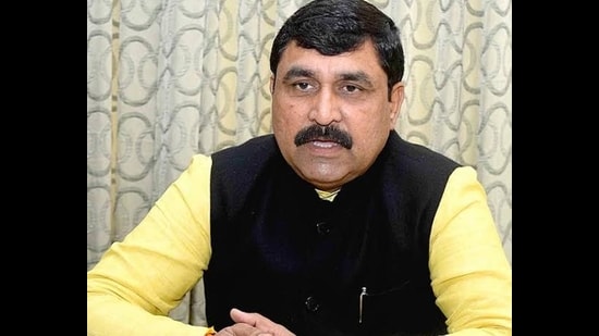 Balraj Kundu, 50, a BJP rebel and first-term independent MLA, is known for deep pockets. He is into the business of roads and construction in West Bengal and one of the richest legislators of Haryana. His declared wealth according to his 2019 poll affidavit is <span class='webrupee'>₹</span>141 crore. (HT Photo)