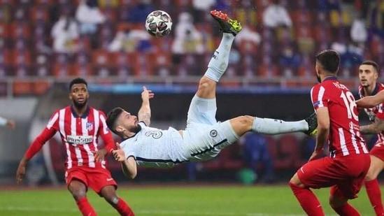 Chelsea's Olivier Giroud scores their first goal.(Inquam Photos via REUTERS)